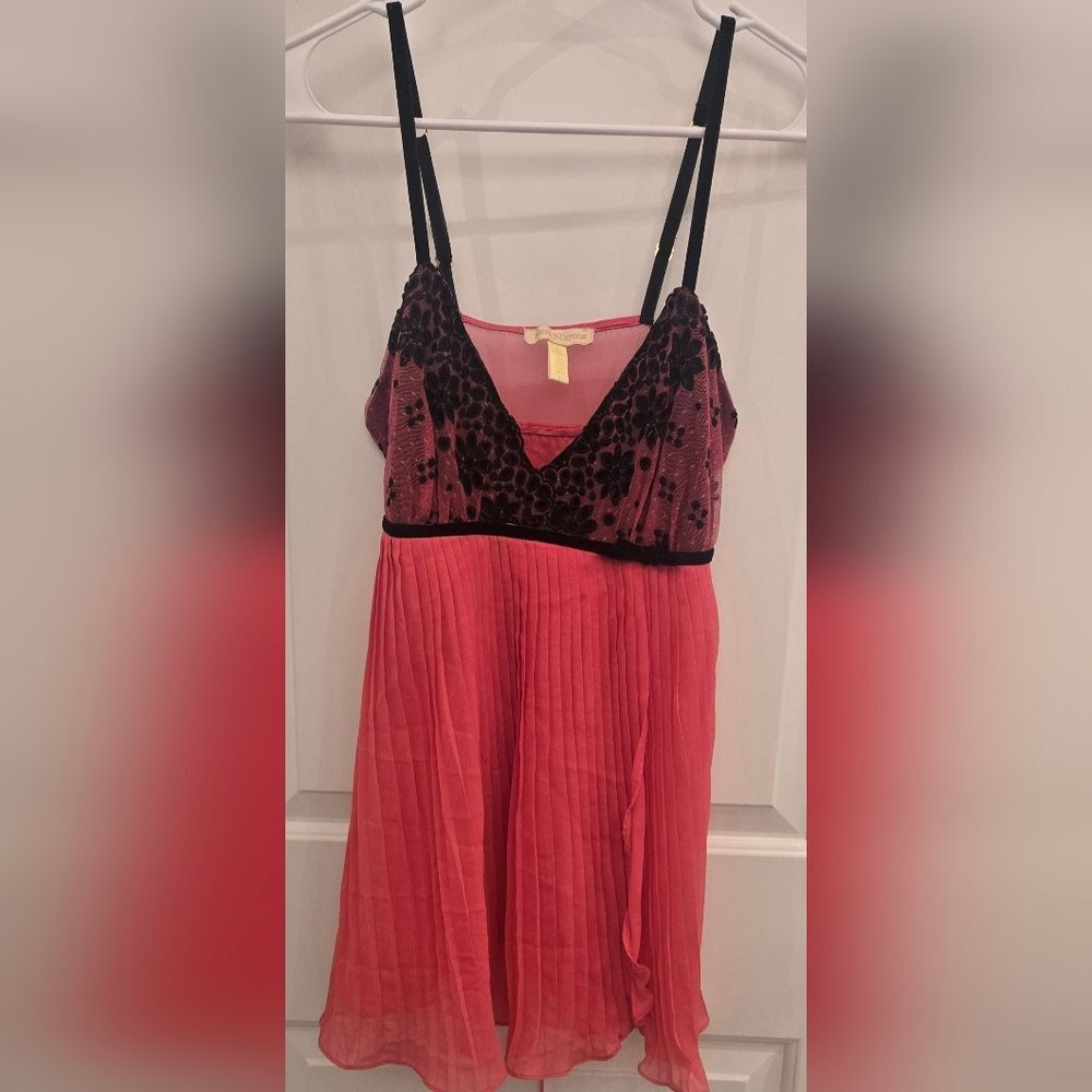 Flora Nikrooz Hot Pink & Black Lace Pleated Babydoll/Chemise – Size S, NWOT